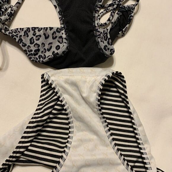 Victoria's Secret bikini bottom/top BUNDLE.  Mostly Medium but see ALL pics - Picture 10 of 12